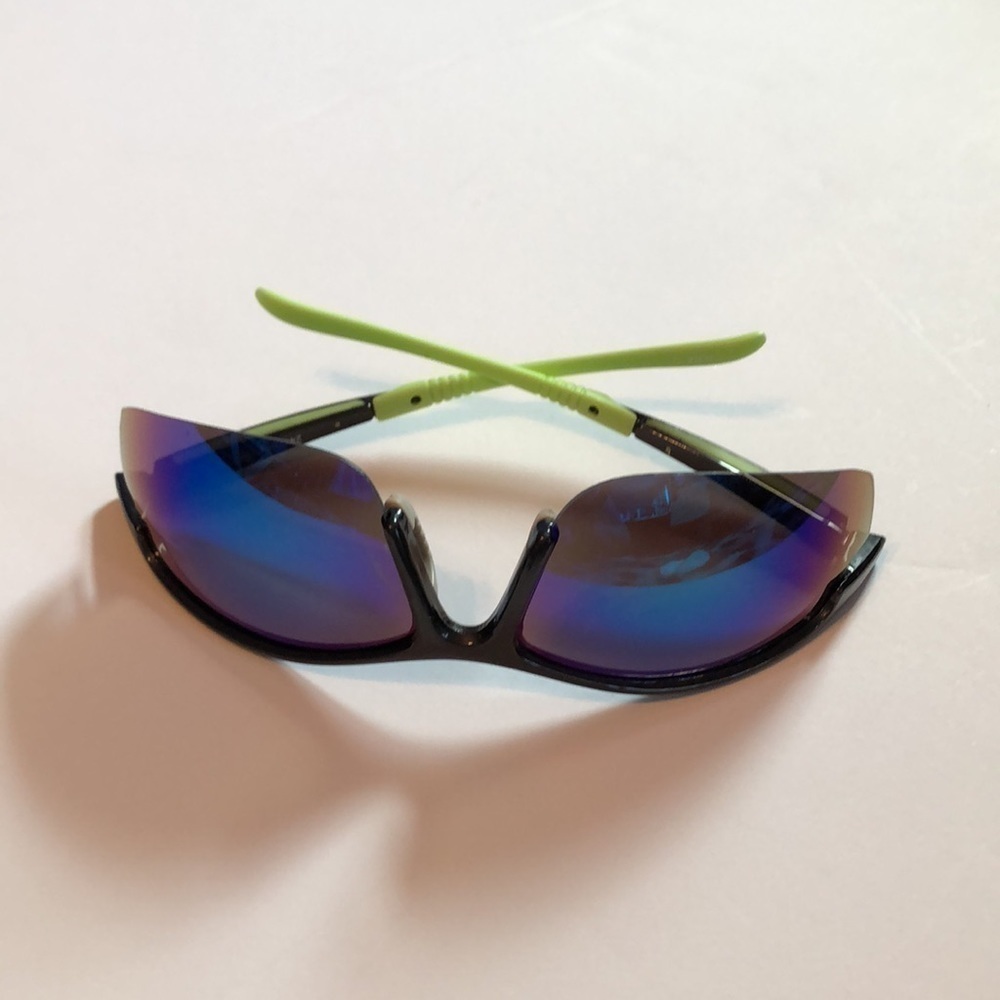 🏵2/$35🏵 Fashion Sunglasses - Picture 6 of 11